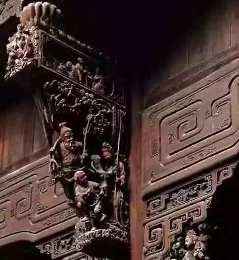 年久失修的老屋，居然是用了70噸金絲楠做的